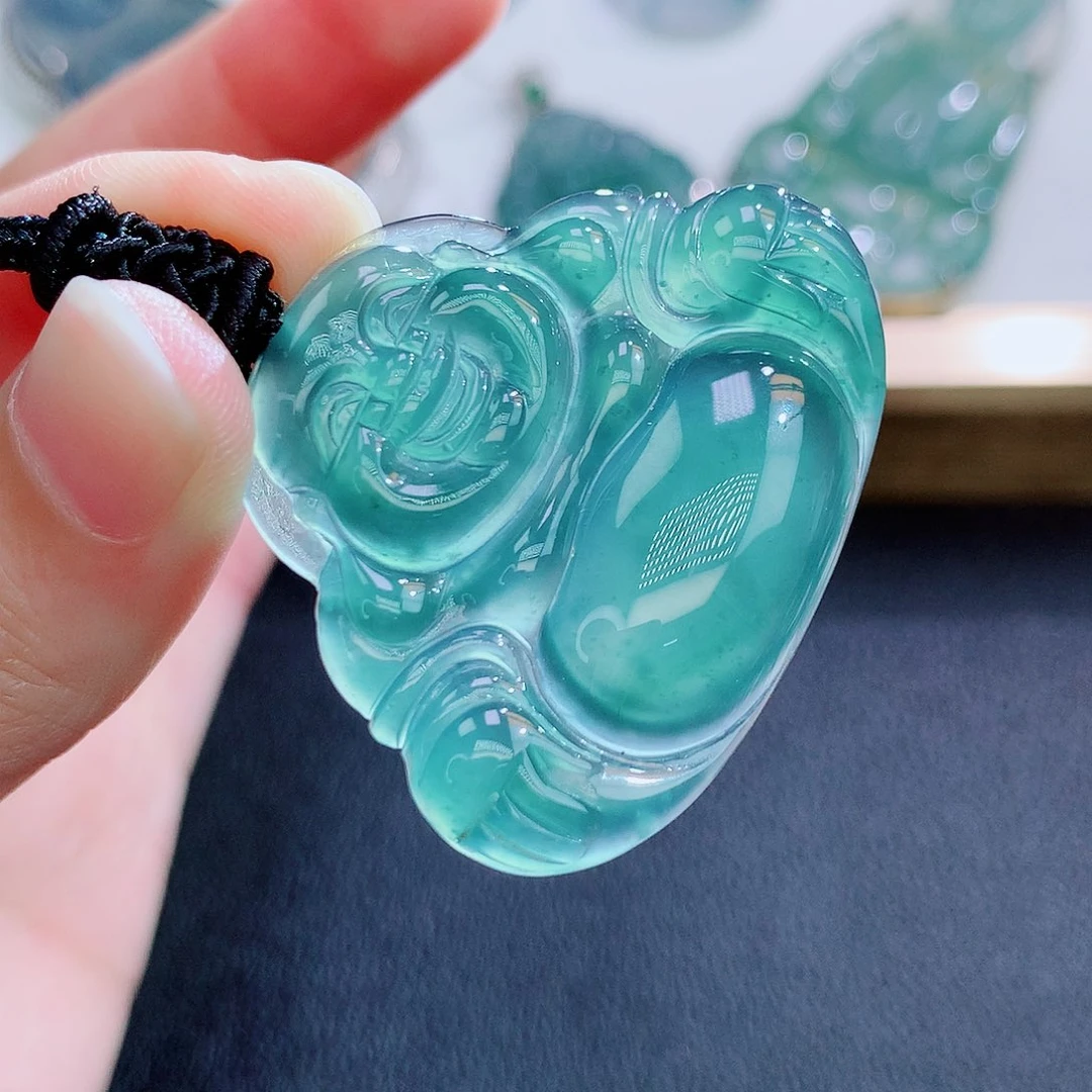 翡翠挂件未镶嵌翡翠