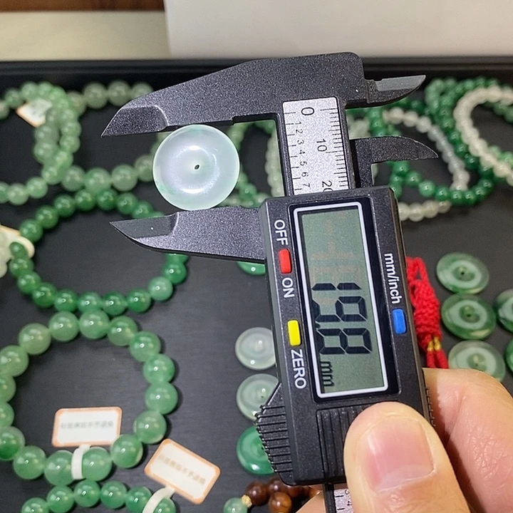 石英质玉未镶嵌颈饰