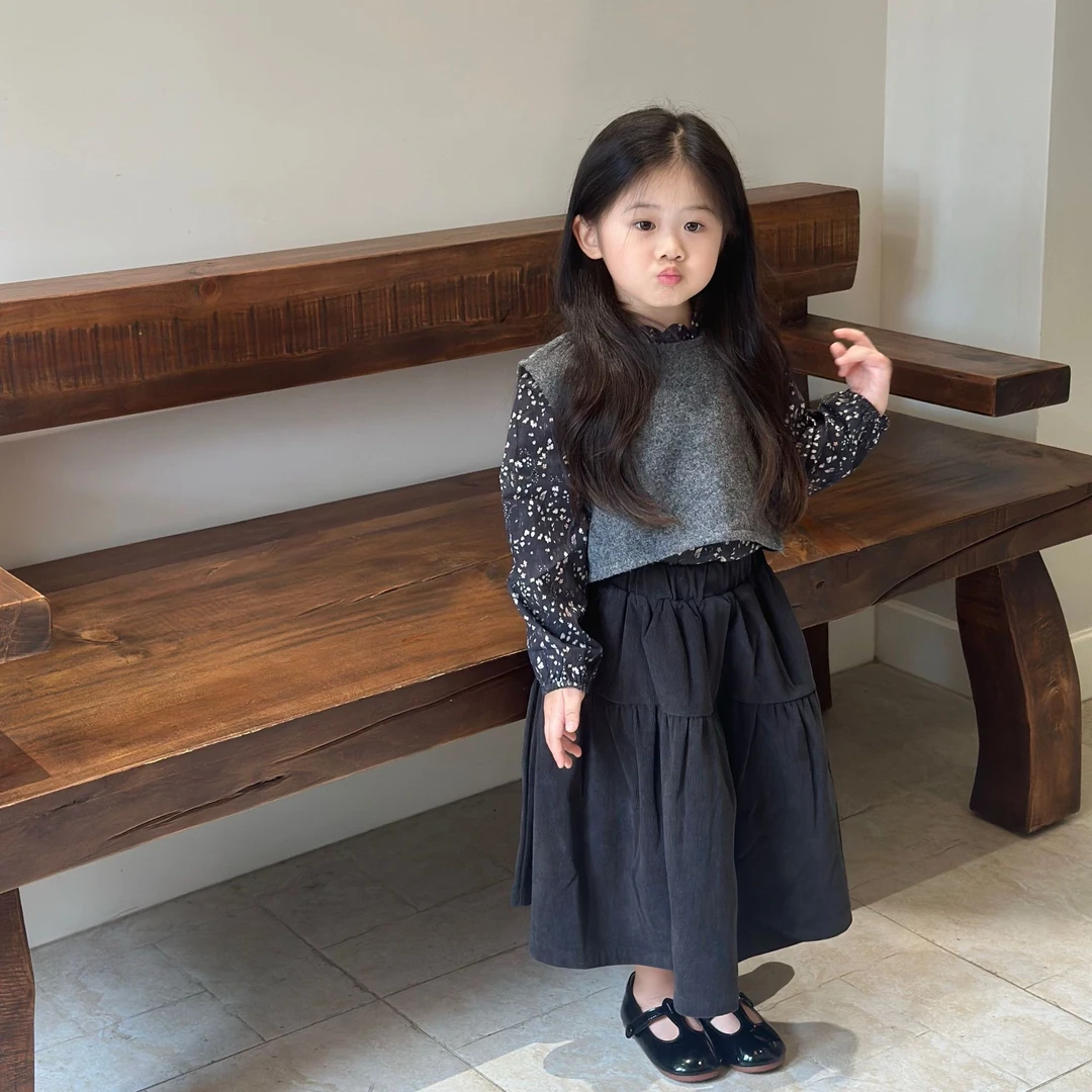 壹妈韩版童装女童秋装套装洋气儿童灰色针织马甲碎花衬衫上衣半裙