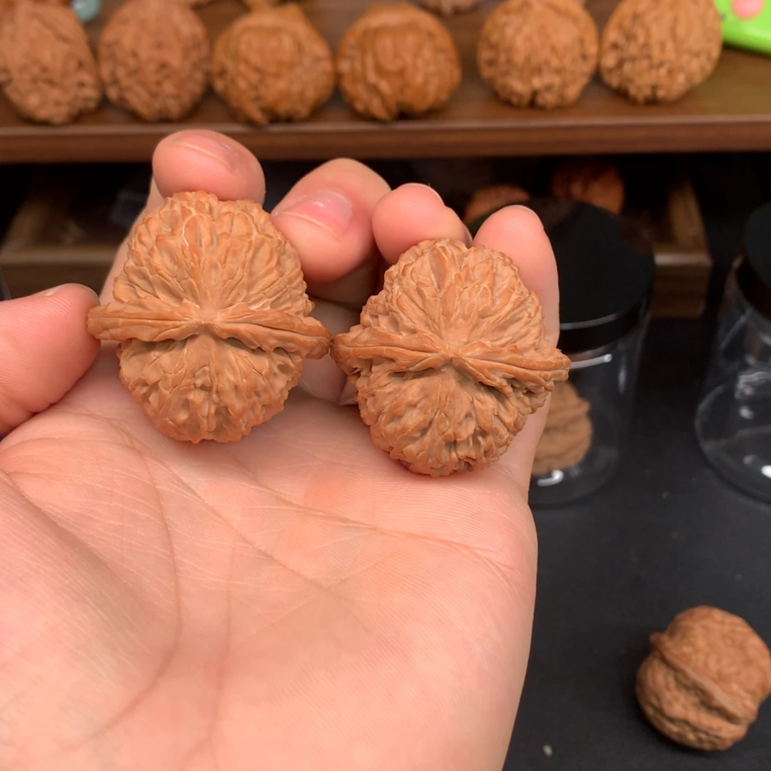 H***k文玩核桃手串白狮子