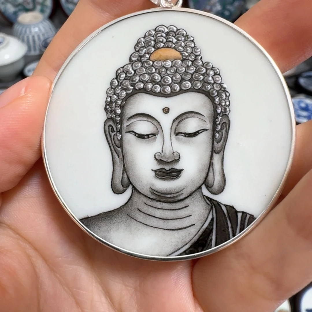 伟***星瓷片粉彩大日如来挂件