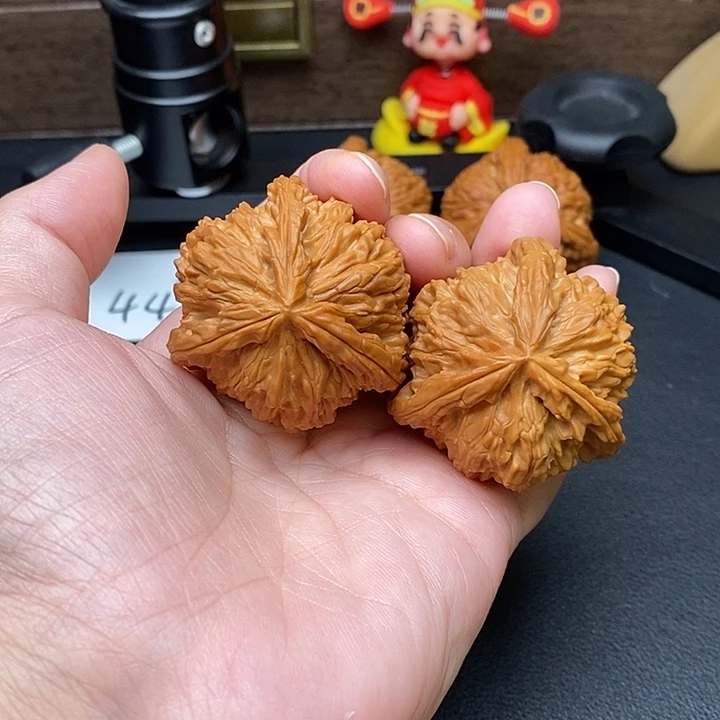 枫***渡文玩核桃把件白奔