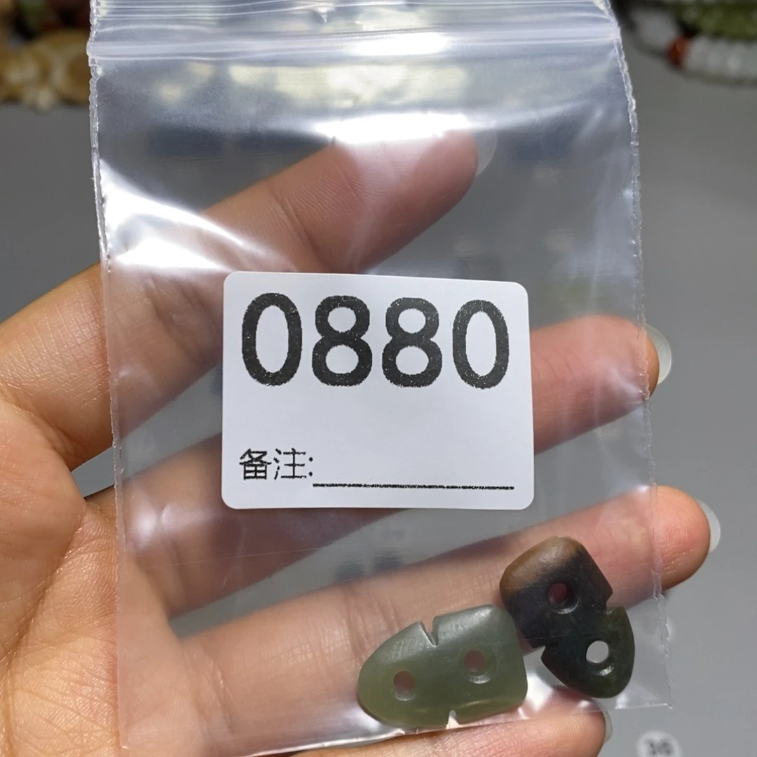 颈饰未镶嵌透闪石质玉八**田