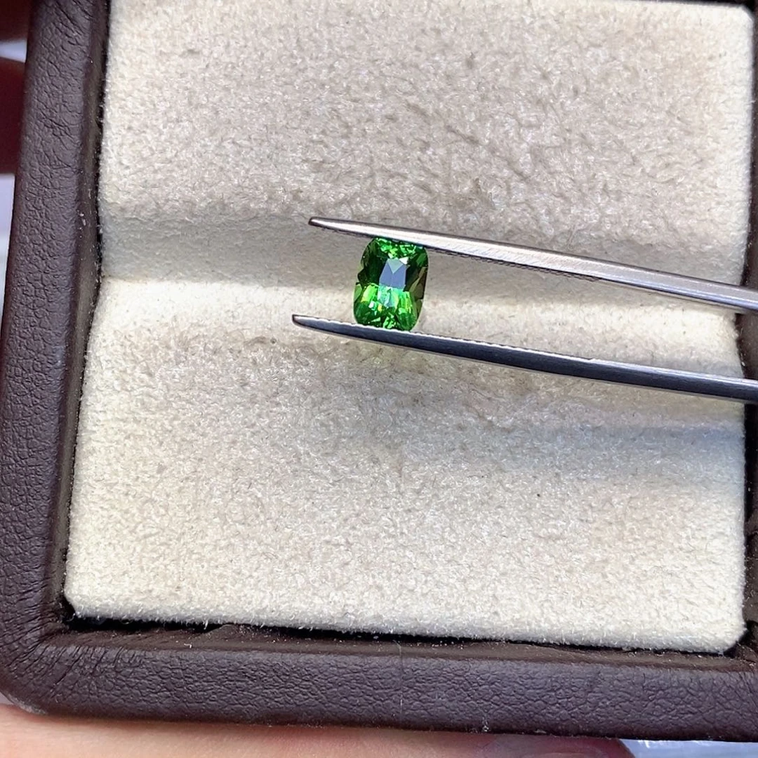 裸石石榴石（沙弗莱）未镶嵌沙弗莱