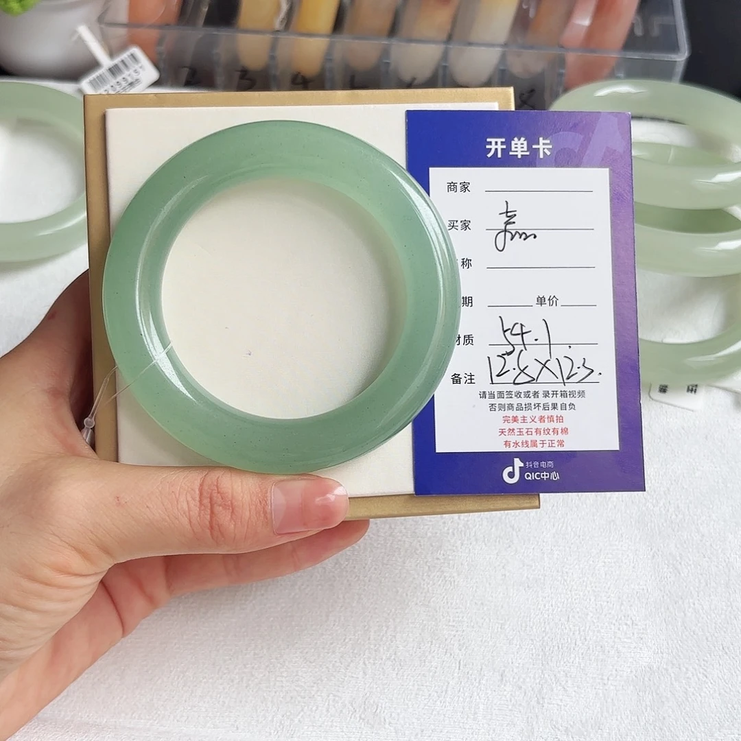 嘉***H石英质玉未镶嵌手镯