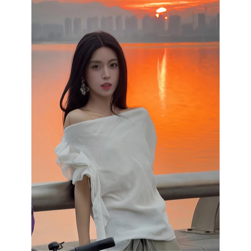 富家千金气质衣服斜肩荷叶边无袖白色背心上衣女小众设计感阔腿裤