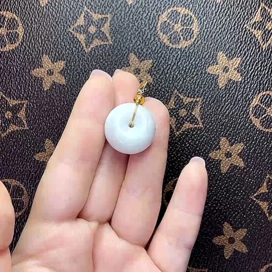 翡翠未镶嵌挂件平安
