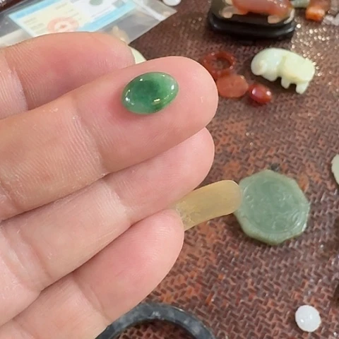 翡翠戒指未镶嵌?****！