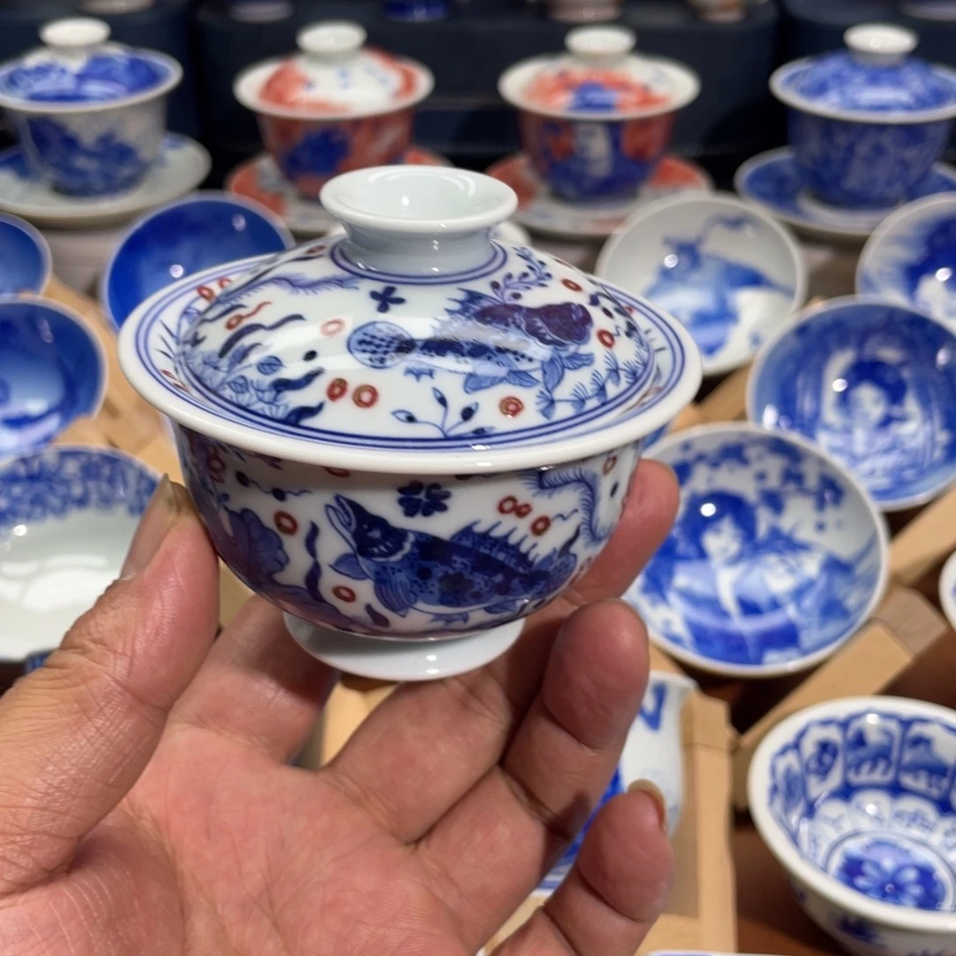 青花釉里红鱼藻纹盖碗