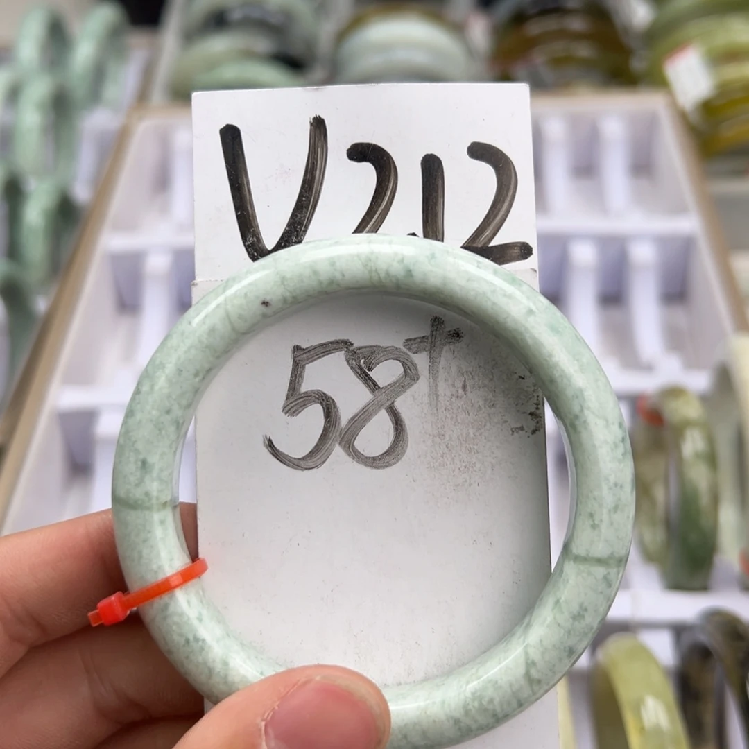 岫玉手镯未镶嵌天然岫玉