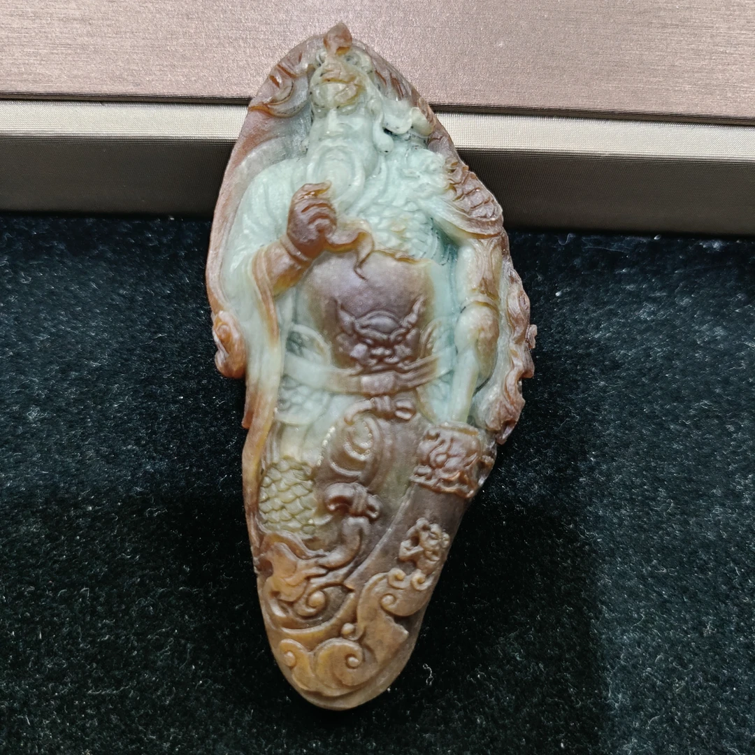 腾冲老料翡翠特色件关公