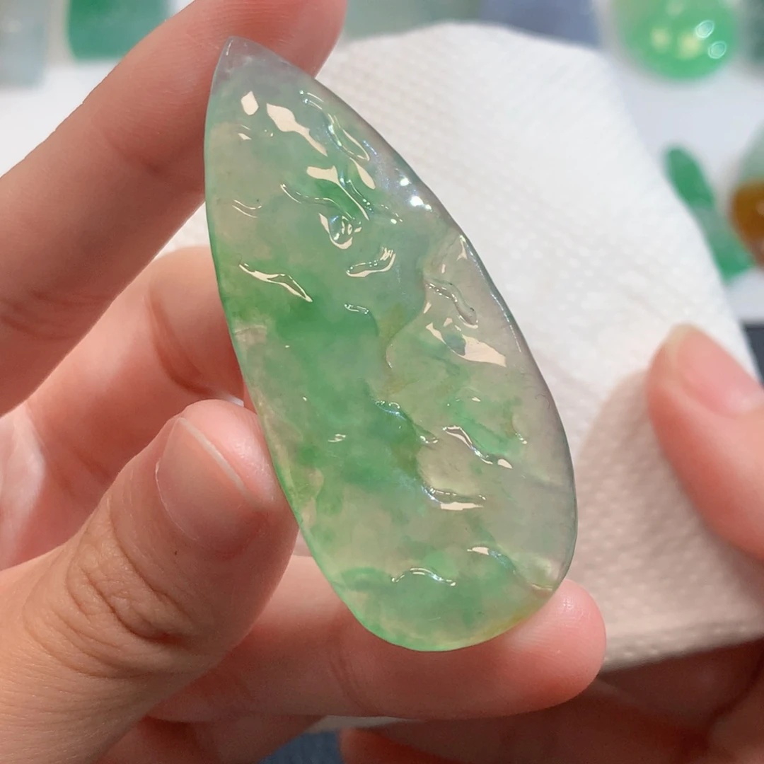 翡翠未镶嵌吊坠(不含链)135