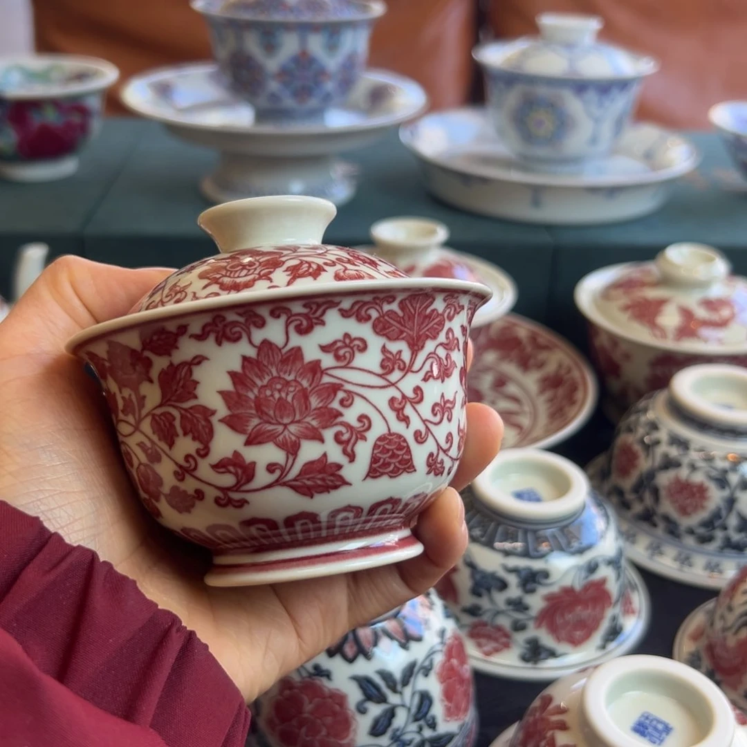 H正绎堂全红缠枝莲盖碗