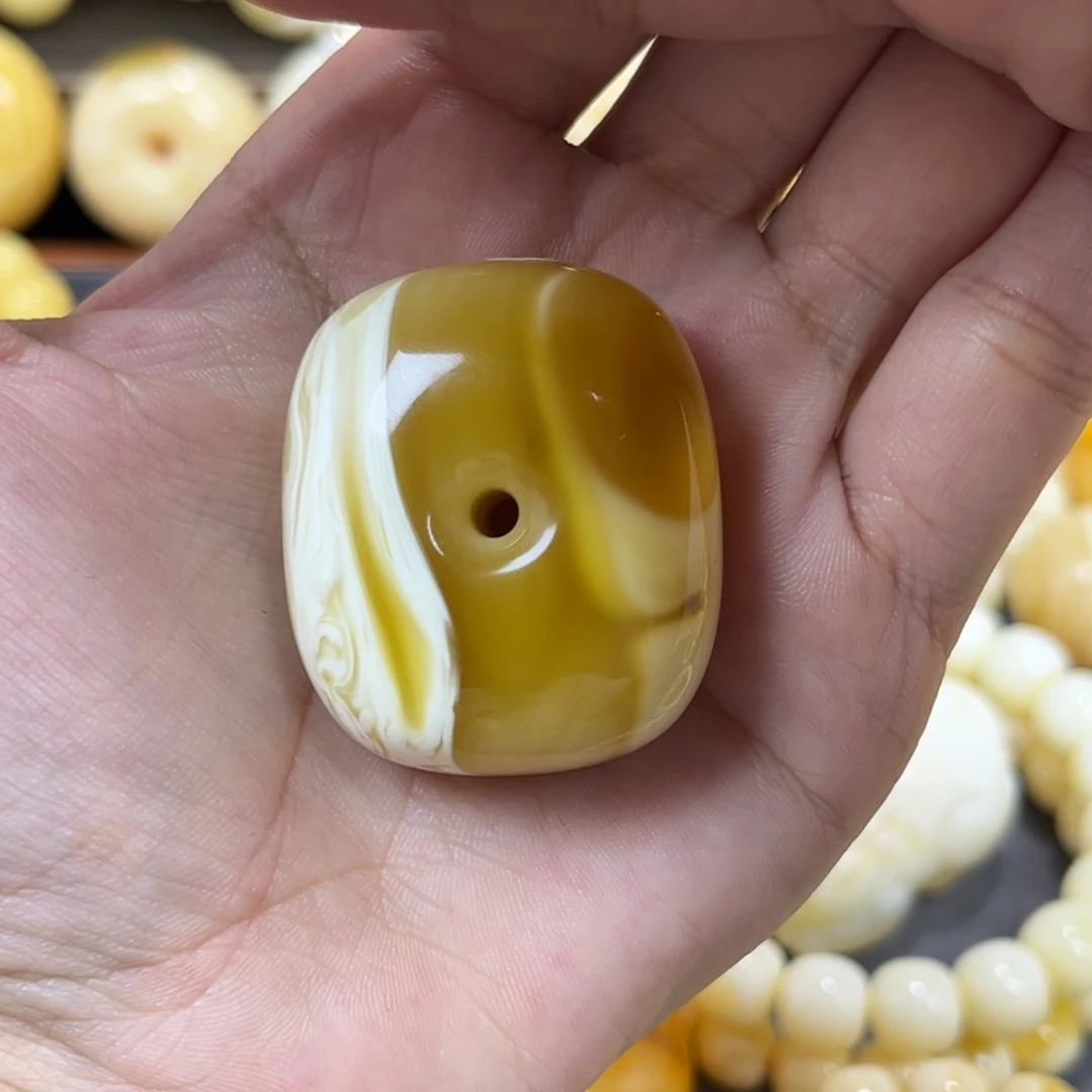 琥珀未镶嵌手串藏扣