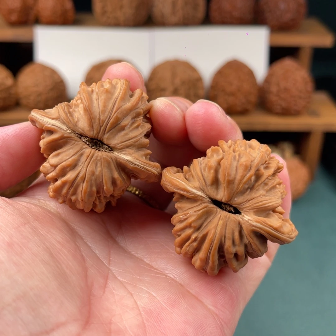 文玩核桃把件41.5尺平谷一代四座楼