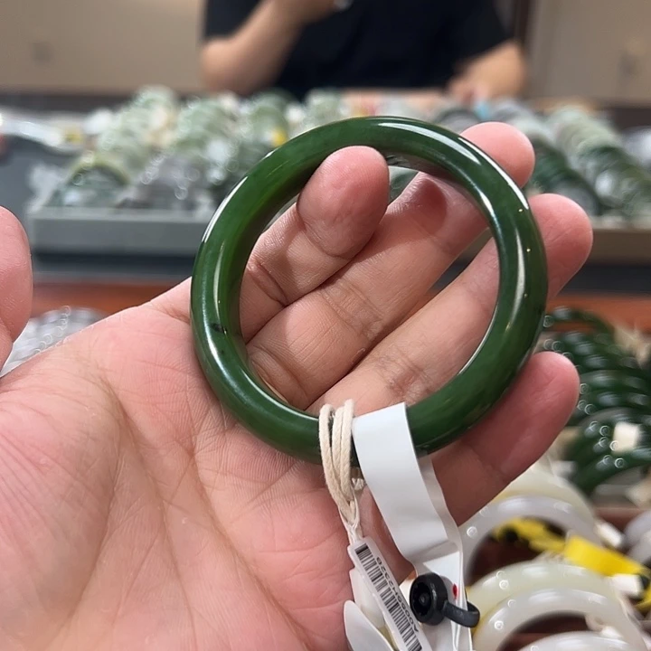 炫***琳和田玉未镶嵌手镯碧玉手镯A0055-55