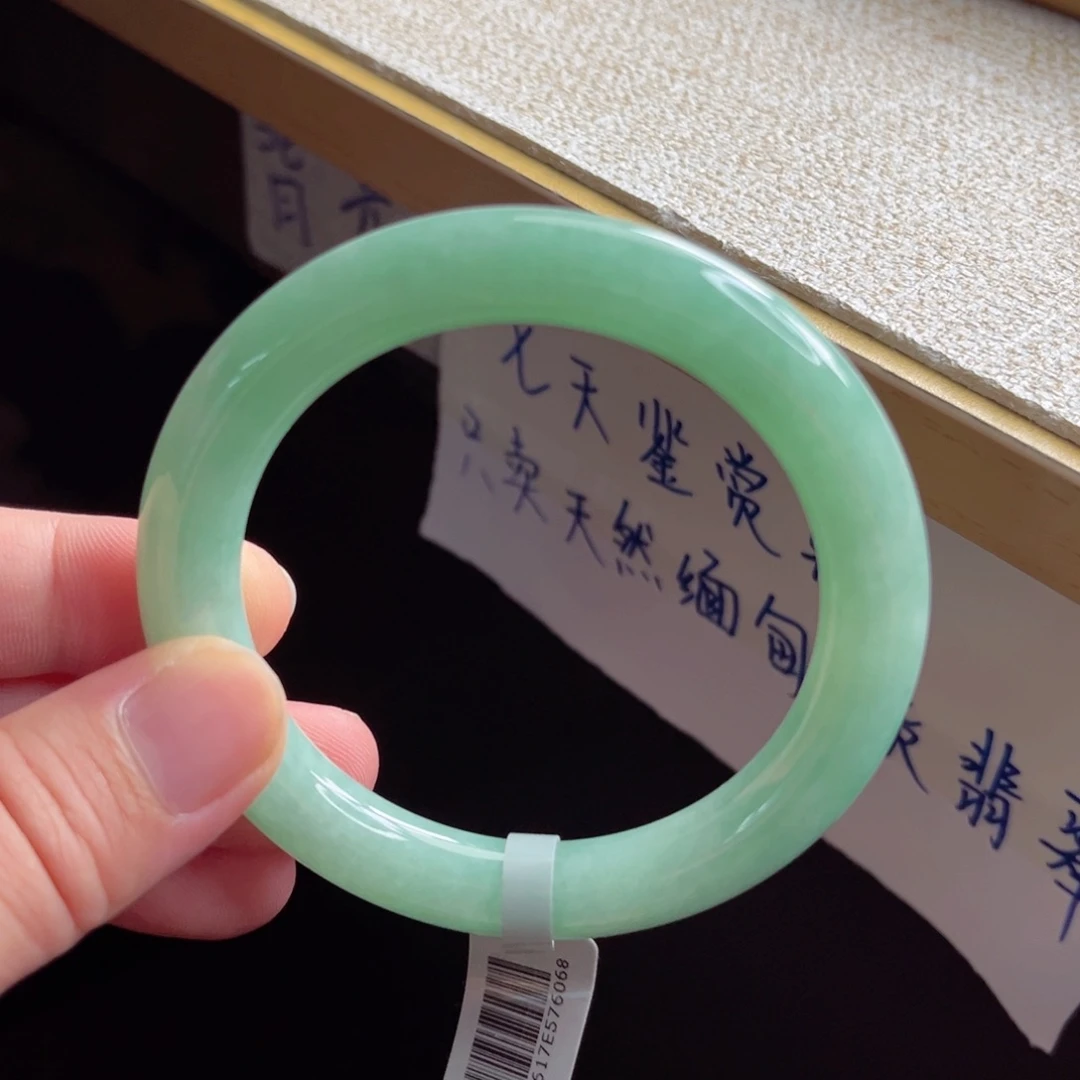 翡翠手镯未镶嵌手镯