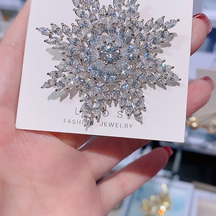 锆石铜合金雪花胸针 银色