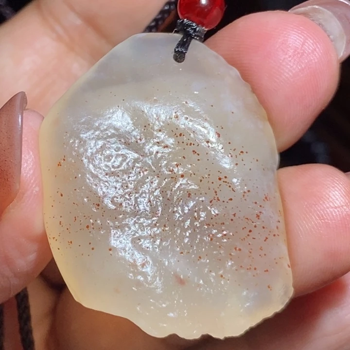 花岗石只买单纯的吊坠，没带链子，属的性质。