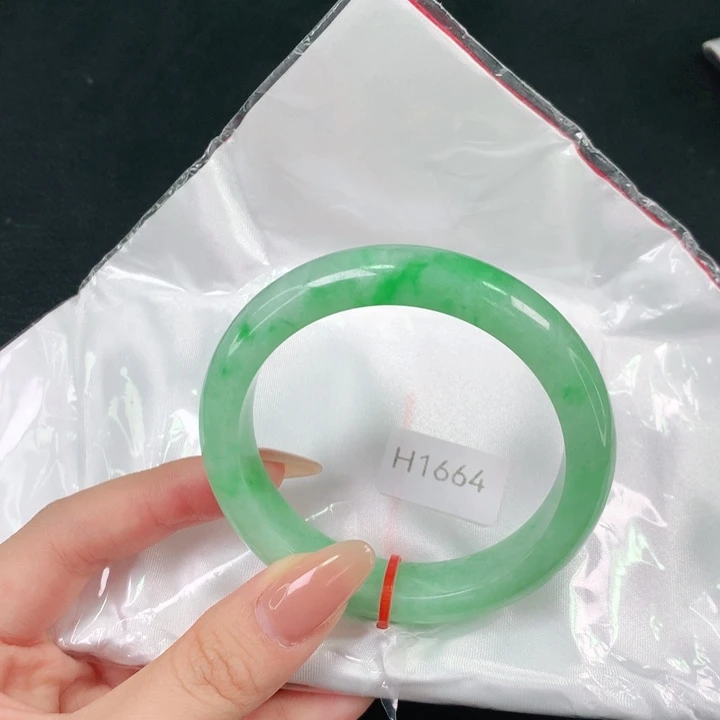 翡翠手镯未镶嵌天然翡翠手镯04