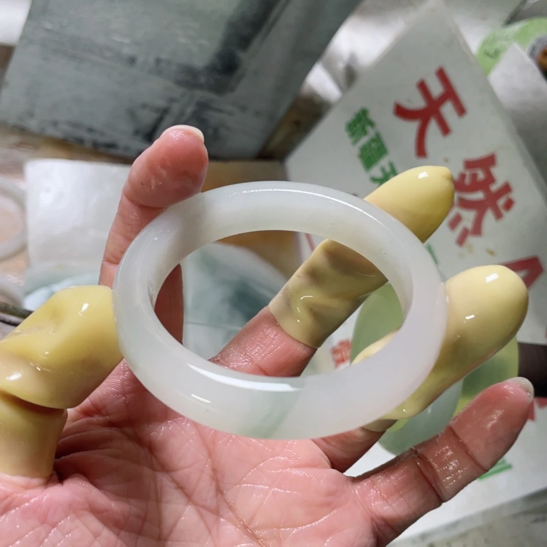 彼***零未镶嵌手镯石英质玉（天山翠）定制