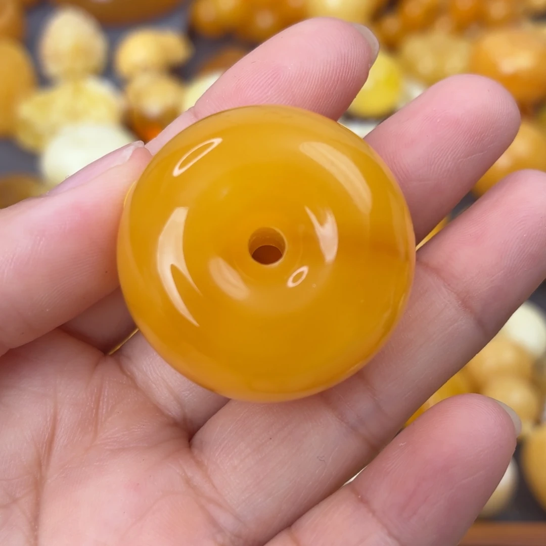 裸石虫珀未镶嵌扣
