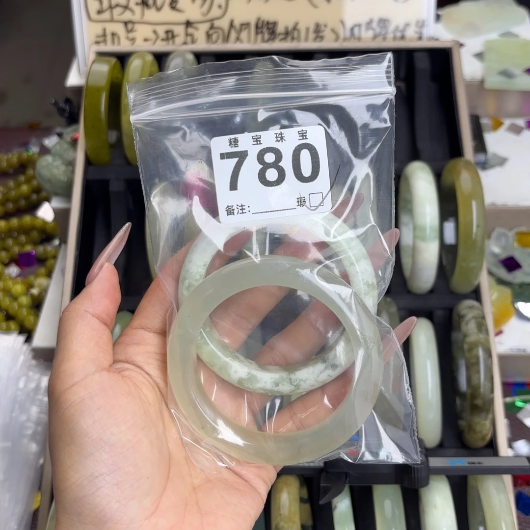 未镶嵌蛇纹石玉手镯抓****丘
