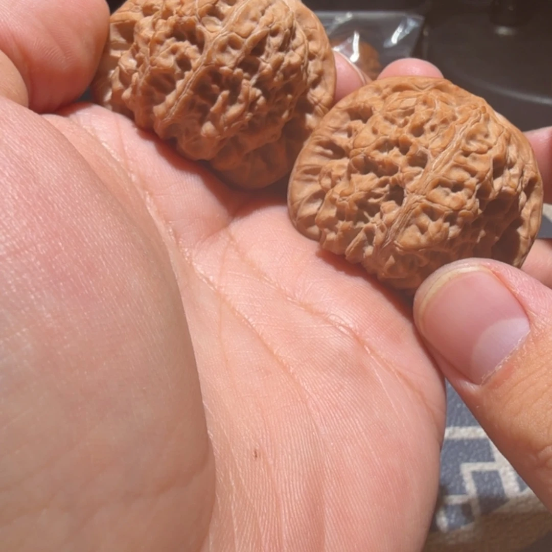 蚂***o把件猴头核桃血麒麟