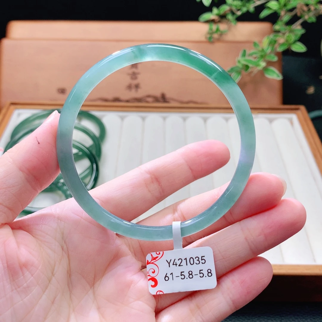 翡翠未镶嵌手镯（圆镯）