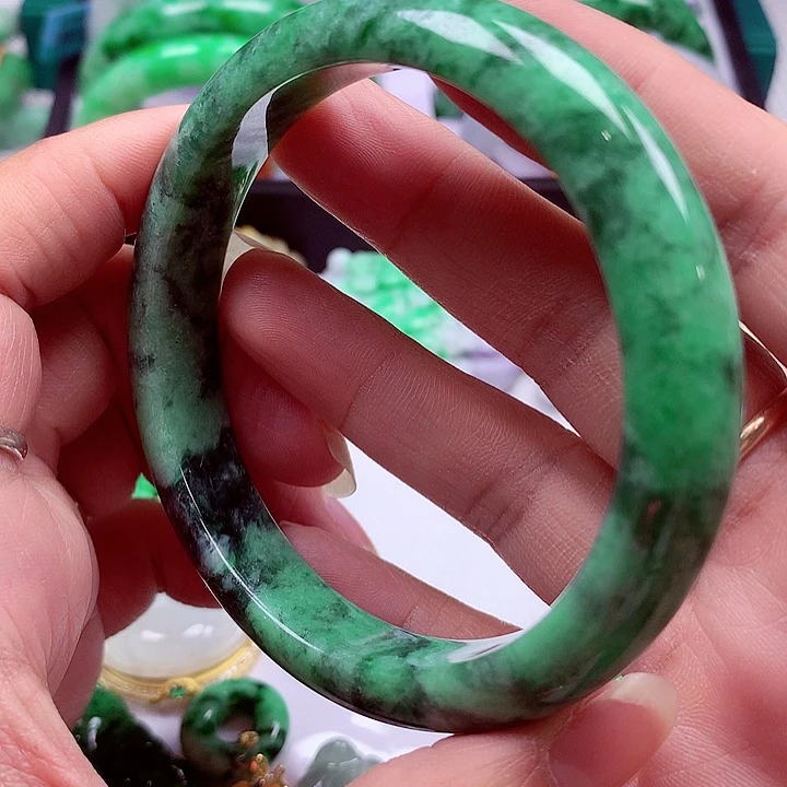 翡翠未镶嵌手镯翡翠