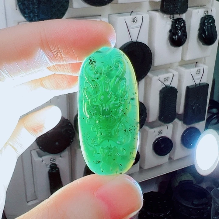 蛇纹石玉颈饰未镶嵌