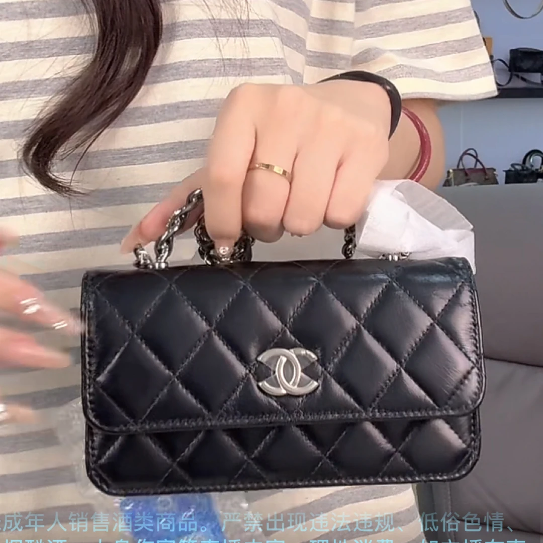 未使用 Chanel/香奈儿 未使用品99新手提带钻斜挎包