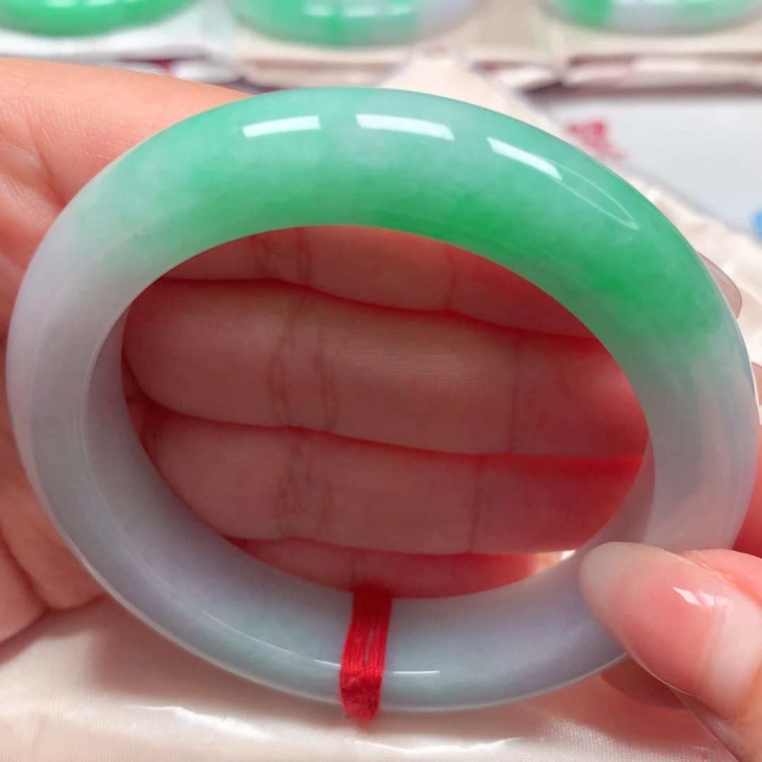 翡翠手镯未镶嵌阳绿43半山水