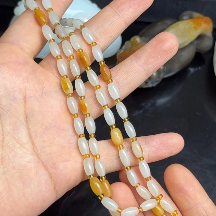 颈饰未镶嵌和田玉（白玉）
