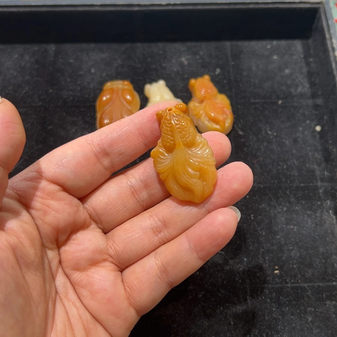 石英质玉（非洲翠）未镶嵌颈饰