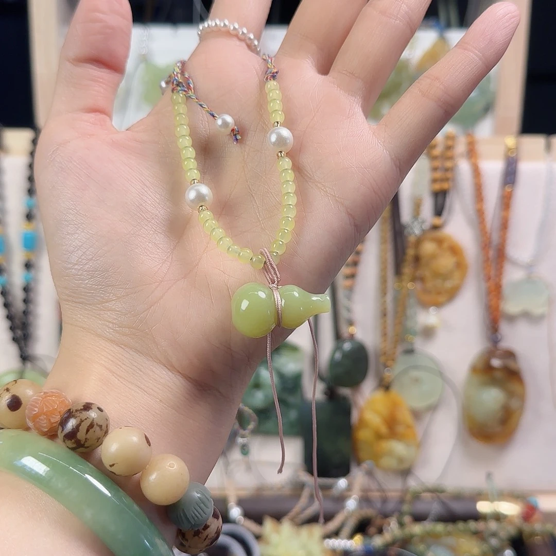 可***阳蛇纹石玉未镶嵌颈饰