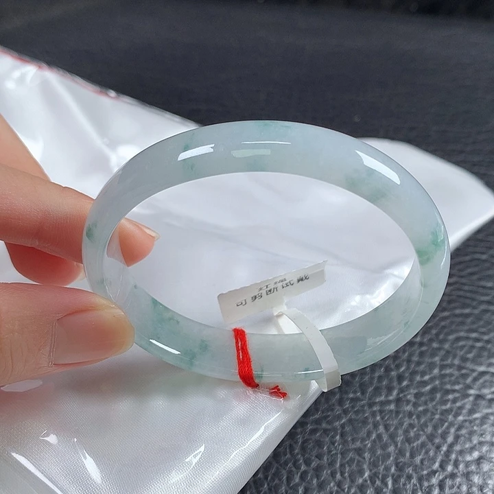 翡翠未镶嵌手镯（贵妃镯）