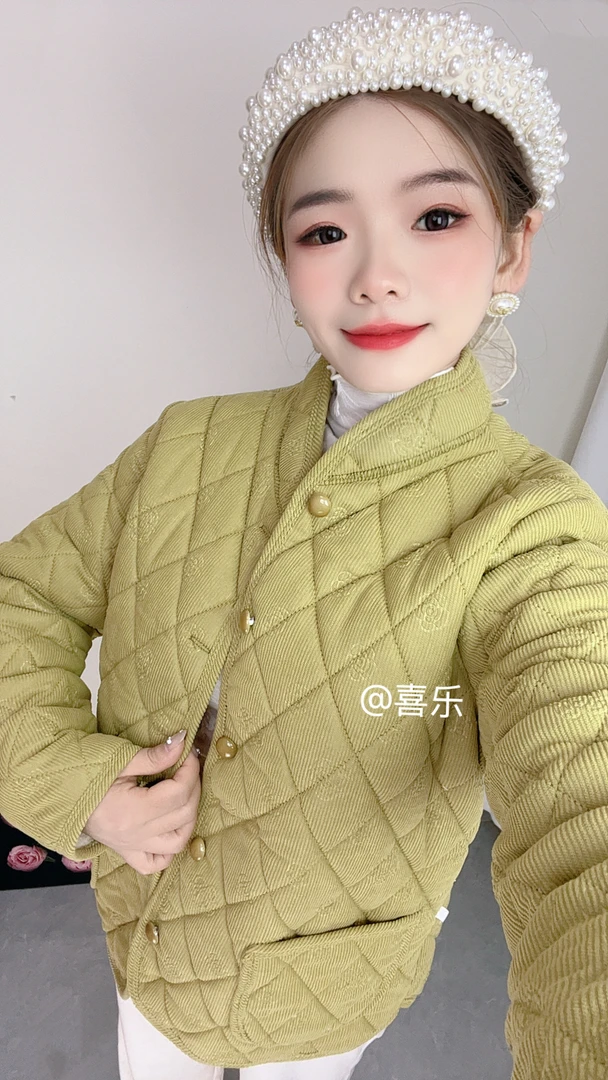 立领厚款休闲百搭秋冬常规口袋中老年女装休闲网红小香风保暖