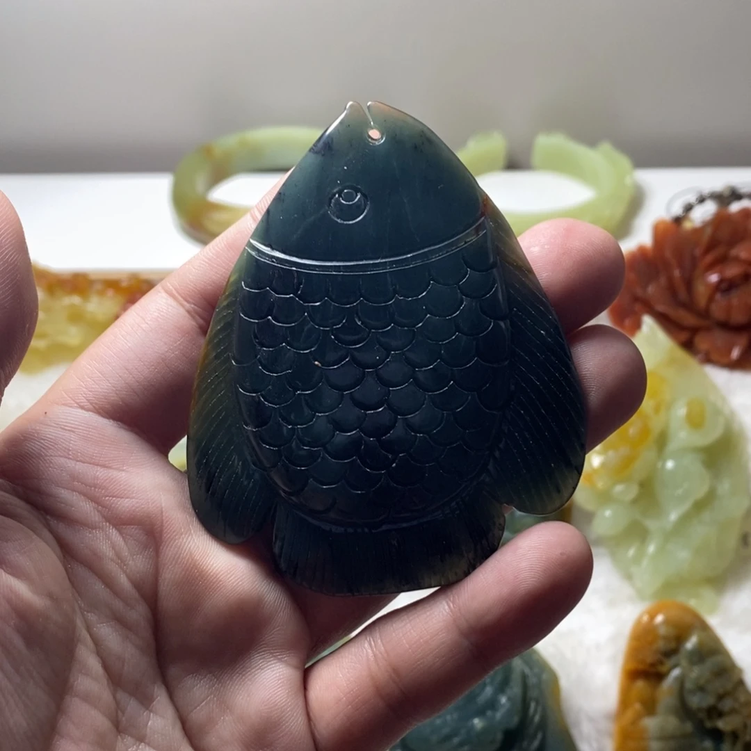 蛇纹石玉未镶嵌颈饰