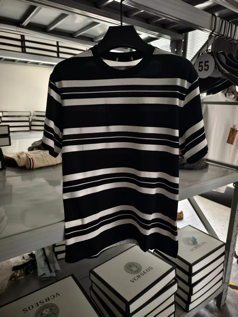 时尚经典条纹款短袖