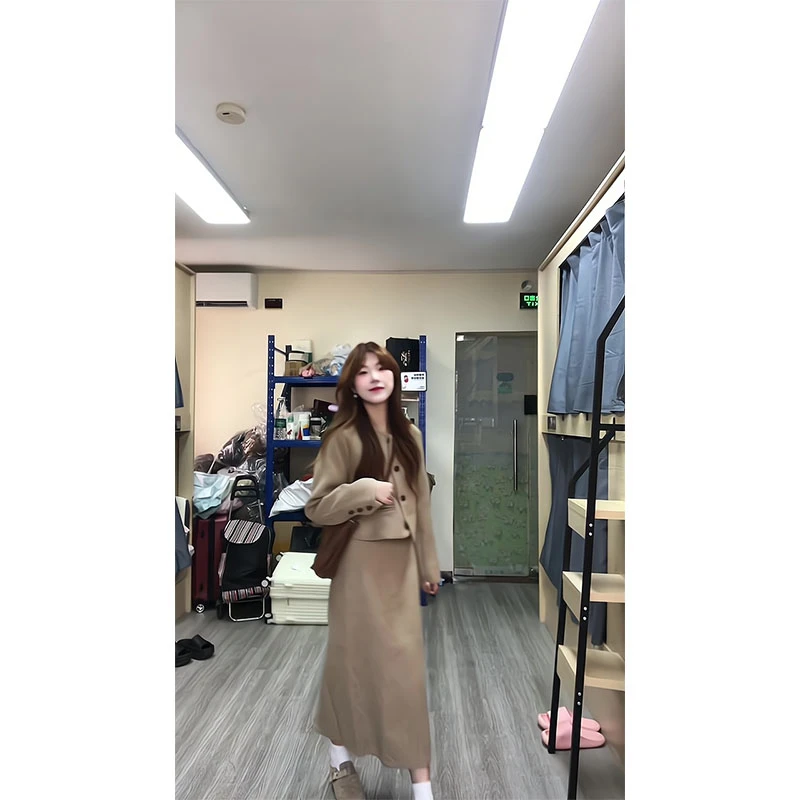 气质通勤小香风2025新款今年流行的短款时尚外套显瘦A字半身裙