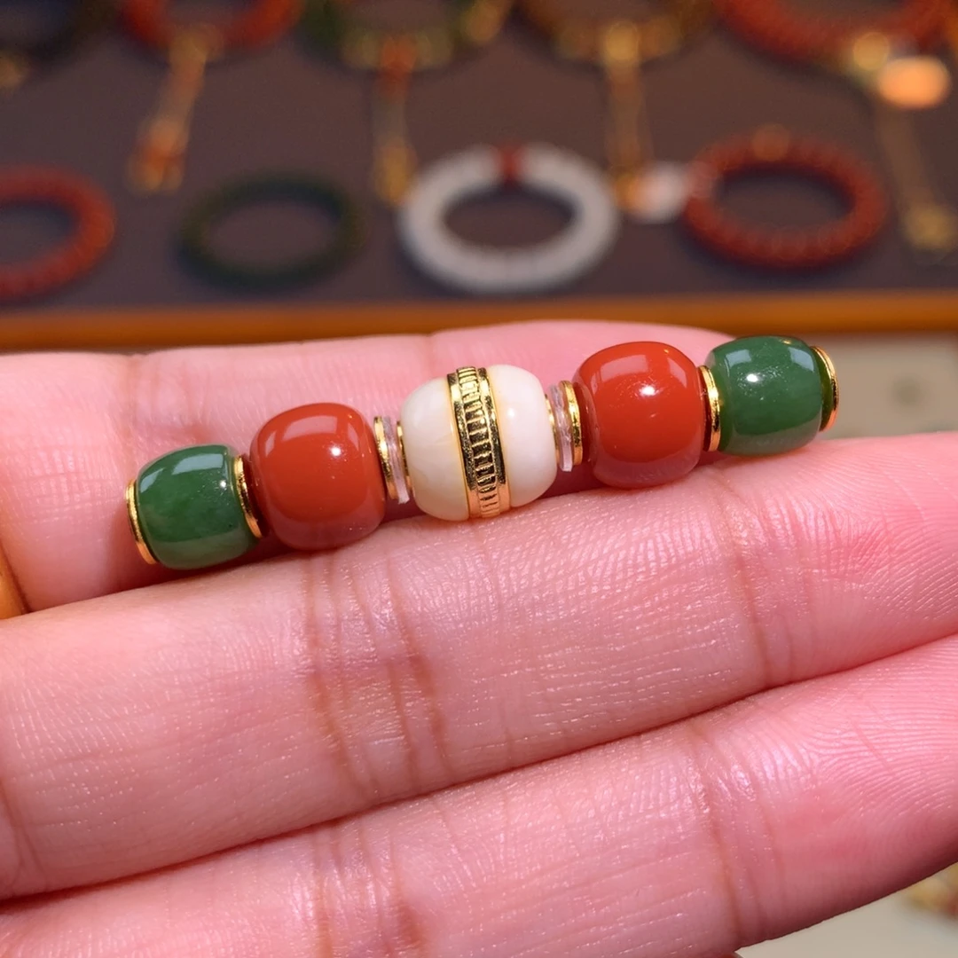 颈饰未镶嵌南红玛瑙