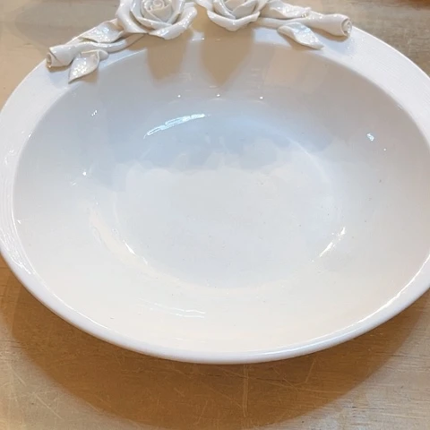 白瓷微瑕盘子带深度一个