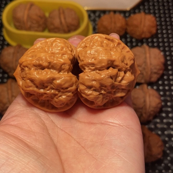 文玩核桃把件心形三角蛙