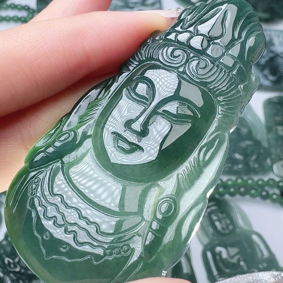 翡翠未镶嵌颈饰多样性发其一