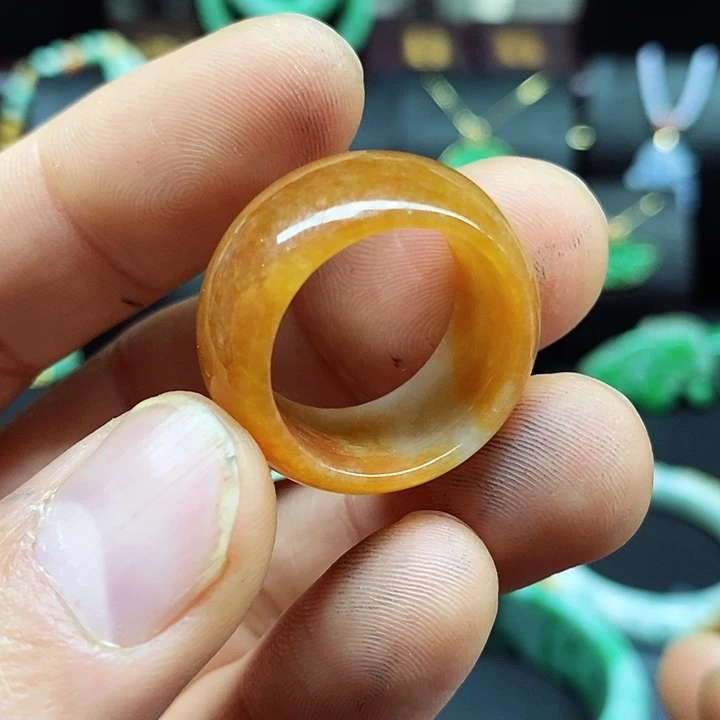 翡翠颈饰未镶嵌戒指