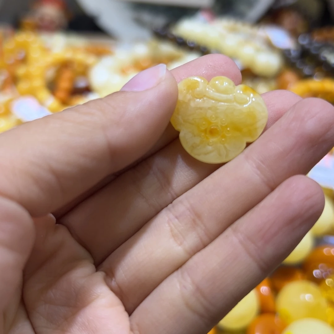 琥珀珠宝奇石未镶嵌