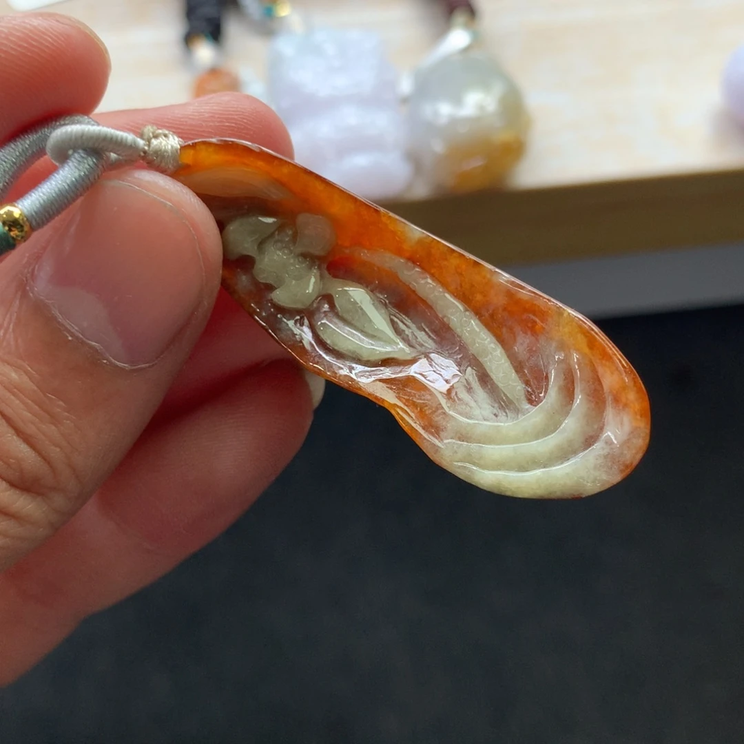 翡翠未镶嵌颈饰吊坠
