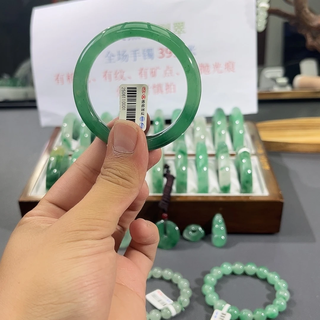 石英质玉手镯未镶嵌