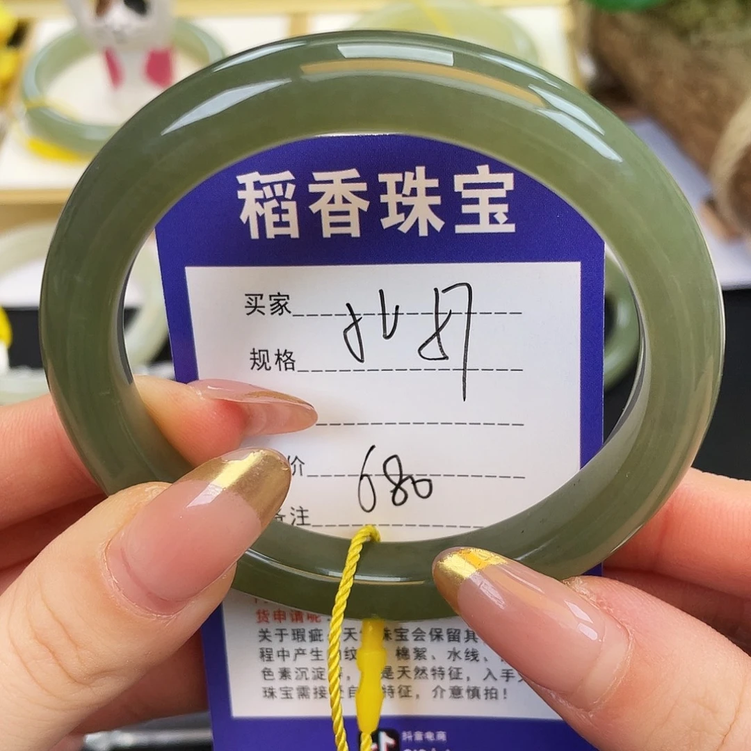 和田玉未镶嵌手镯